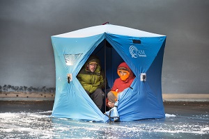 Mark Rylance (Ron) and Jim Lichtscheidl (Erik) in "Nice Fish". Photo by Richard Termine.